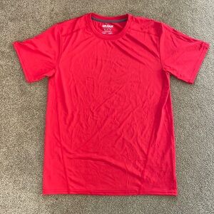 NWOT - Medium Red Gildan Performance T-Shirt